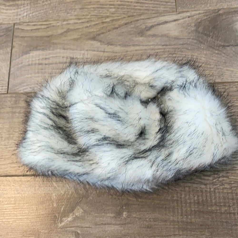 New fake fur white and black hat